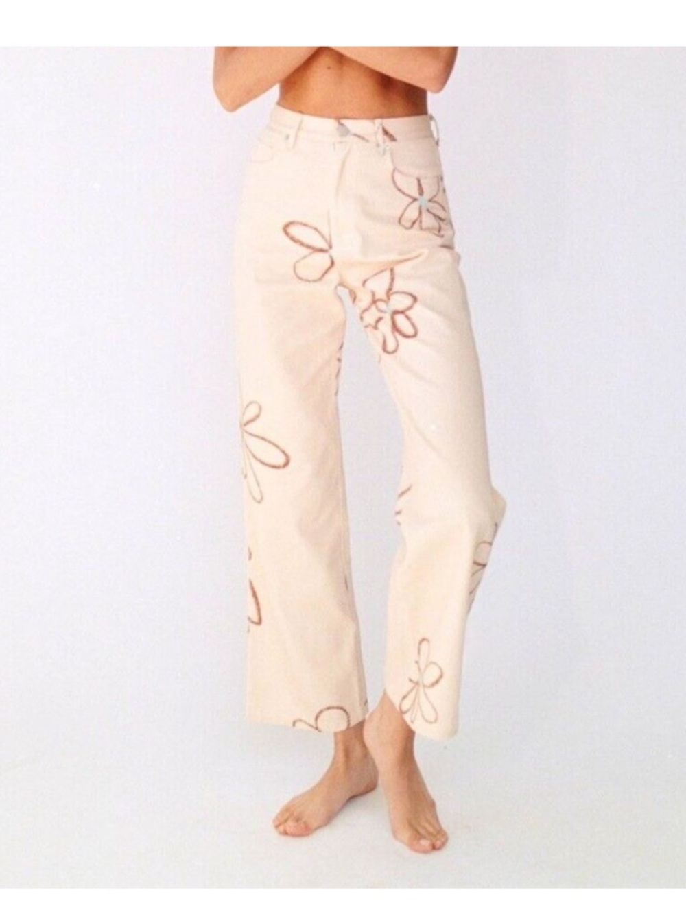 With Jéan Newry Jean in Chalk and Flowers Floral Print Denim
Size xs